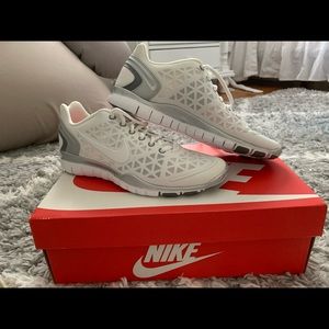 Nike Women's Volt Running Shoes White